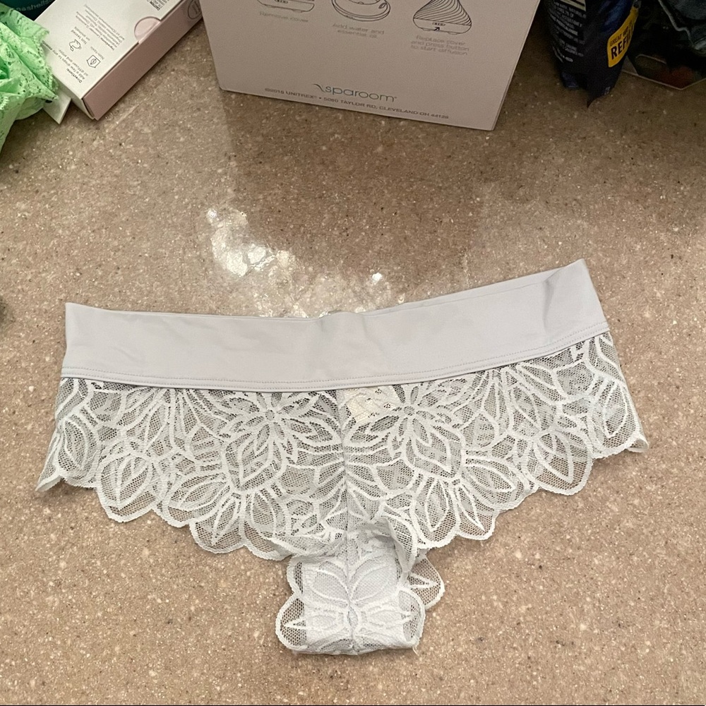 VS Pink panties, sz S new with tag